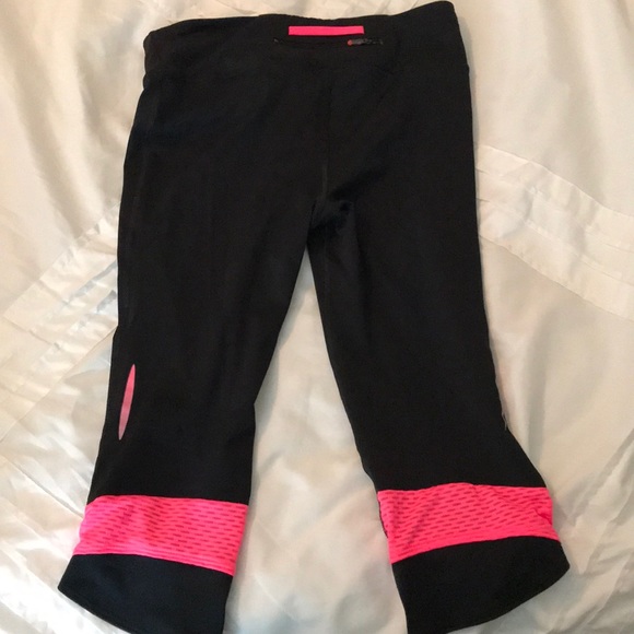 Under Armour workout capris - Picture 2 of 2